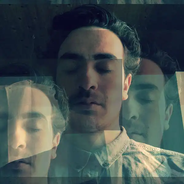 Emission Virée germanique 03 : portrait d'un homme avec sa tête reproduite 2 fois en transparence, avec des tons bleus