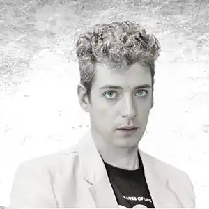 Photo en noir et blanc de l'artiste GUSTAVO DENOUARD