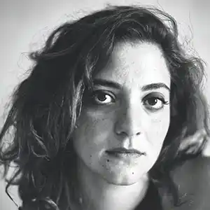 Photo en noir et blanc de l'artiste Nadah El Shazly