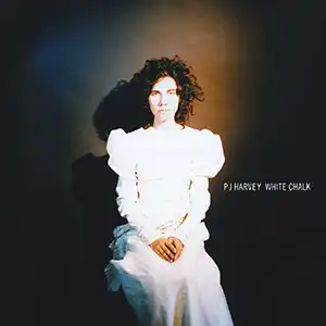 Pochette de l'album White Chalk de PJ HARVEY aka Polly Harvey en robe victorienne