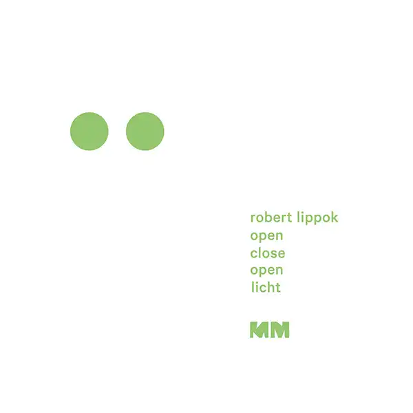 Chronique de l'album Open Close Open par Robert Lippok, image de 2 points verts horizontaux sur fond blanc avec du texte vert