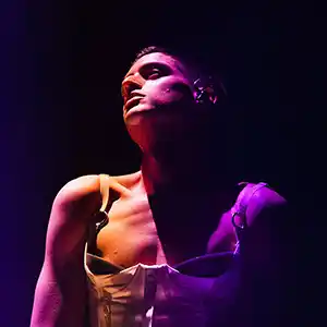 Photo en couleur de l'artiste ARCA