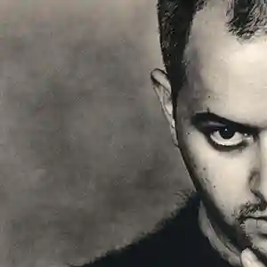 Photo de l'artiste britannique David Kosten du groupe Faultline