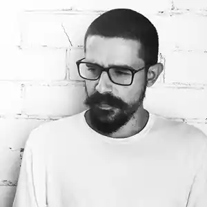 Portrait de l'artiste Fume en noir et blanc