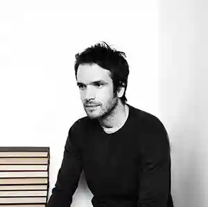 Photo de l'artiste James Brooks de Land Observations