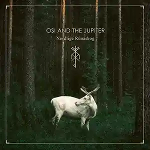 Pochette de l'album "Nordlige RUnaskog" par le groupe Osi and the Jupiter avec un cerf blanc dans une forêt