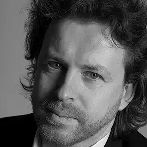 Photo de l'artiste ROKAS ZUBOVAS en noir et blanc