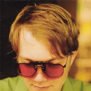 Photo de l'artiste Dirk Dresselhaus, mieux connu sous son nom de scène Schneider TM, est un musicien allemand originaire de Berlin.