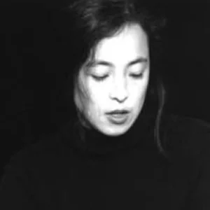 Photo de l'artiste japonaise Shimada en noir et blanc