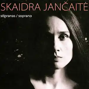 Pochette de l'album de SKAIDRA JANCAITE "Bičiulystė", une photo de l'artiste en noir et blanc