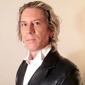 Photo de l'artiste WILLIAM BASINSKI en couleur