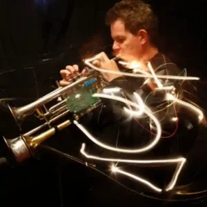 SolénoMix Ben Neill - Photo de l'artiste avec sa trompette mutante