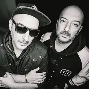 Photo du groupe Twinkle, les frères Julien et Fabrice Oresta, connus pour avoir façonné le paysage dub hexagonal avec High Tone.