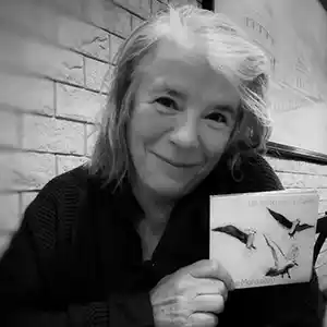 Photo de l'artiste Jeanne Morisseau présentant son CD intitulé "Les battements d'ailes"