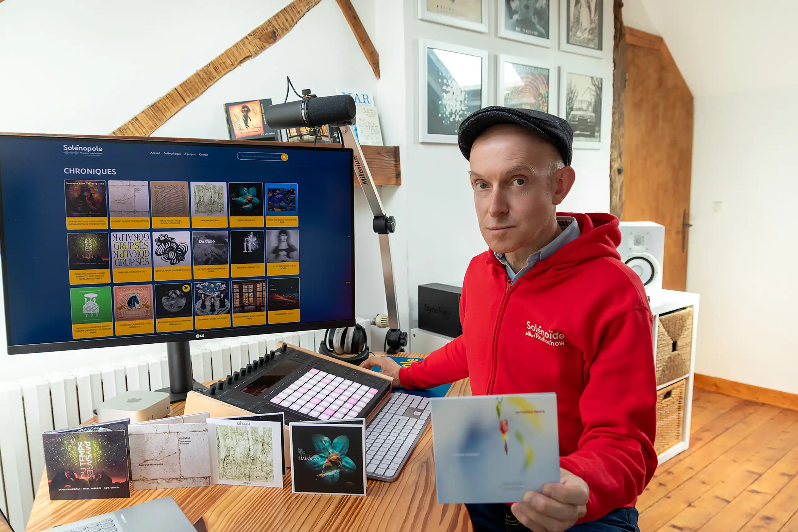 Photo de l'animateur Olivier Lehoux prise au Solénopole dans le studio d'enregistrement