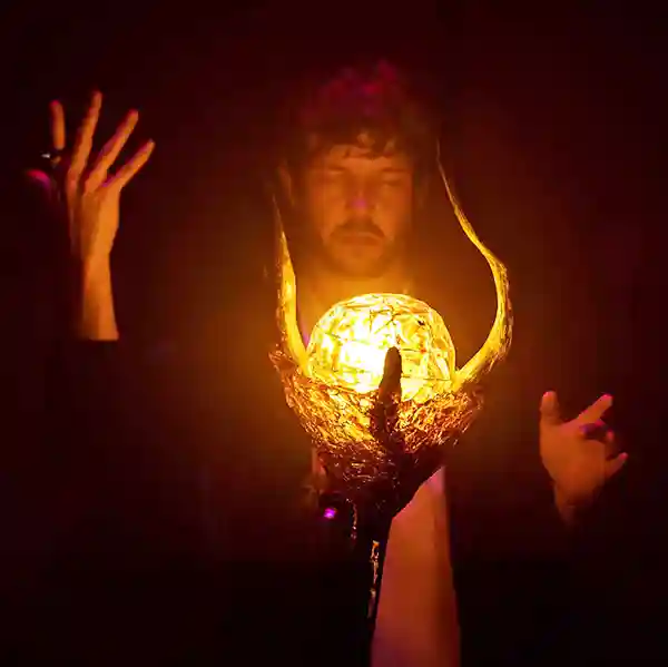 Photo de l'artiste Pouvoir Magique alias Clément Vincent pour illustrer l'émission "Solénoïde - Grande Boucle 60"