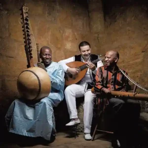 Photo de 3MA pour illustrer l'émission "Solénoïde - Traversées Nomades 01" avec le malgache Rajery, le malien Ballaké Sissoko et le marocain Driss El Maloumi.