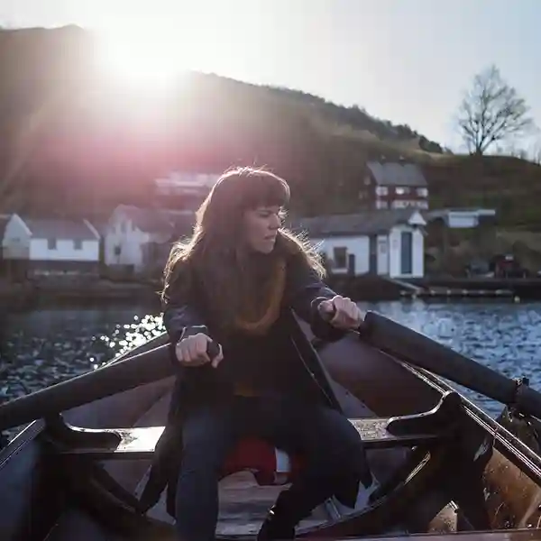 Photo de l'artiste norvégienne Benedicte Maurseth pour illustrer l'émission Solénoïde - Mission 240