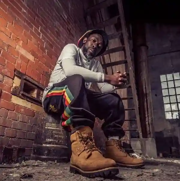 Photo de l'artiste John Follass pour illustrer l'émission "Solénoïde - Dub Translations 38"