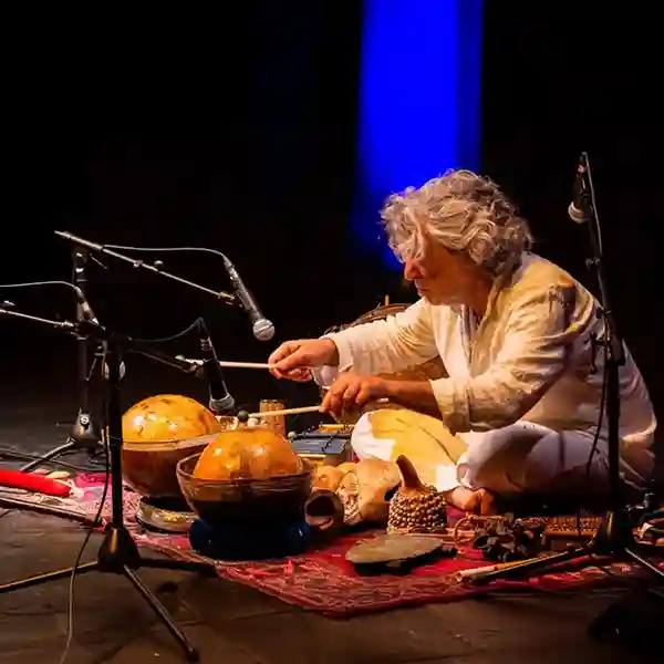 Photo de l'artiste Antonio Testa pour illustrer l'émission "Solénoïde - Mission 242"