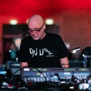 Photo de l'artiste Adrian Sherwood pour illustrer l'émission "Solénoïde - Rétrobalisage 2025 - 01"