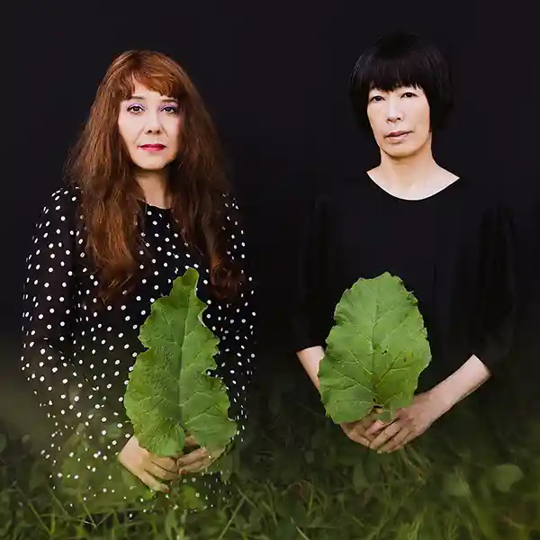 Photo des artristes Phew et Danielle de Picciotto