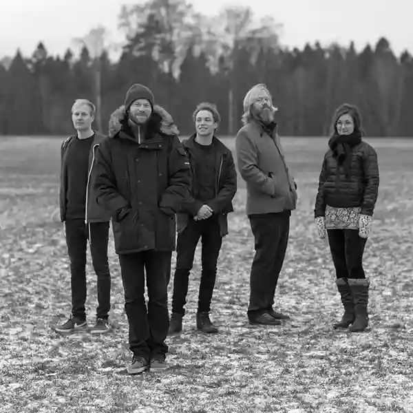 Photo du groupe Christian Wallumrod Ensemble dans la campagne norvégienne