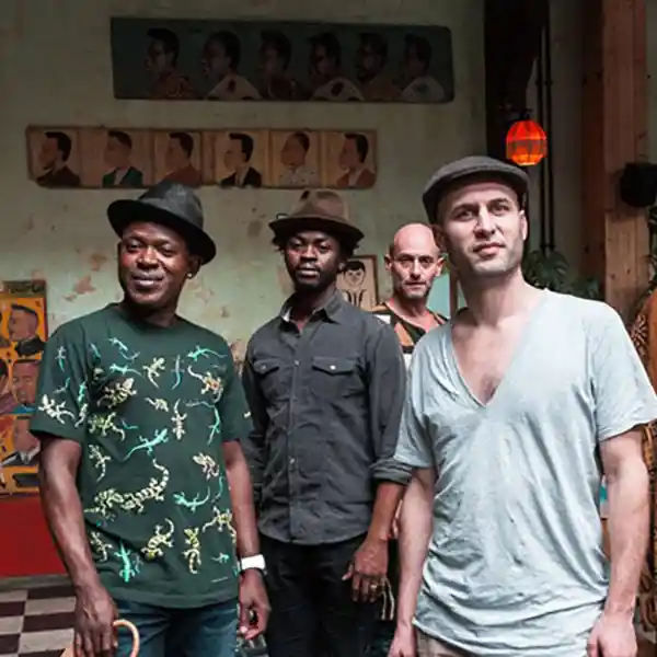 Photo du groupe Donso avec Pierre-Antoine Grison (aka KrazyBaldhead), Guimba Kouyate, Thomas Guillaume et Ballake Sissoko