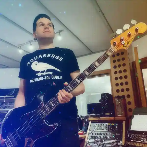 Photo de Diagonals (Nick Daly) dans un studio d'enregistrement
