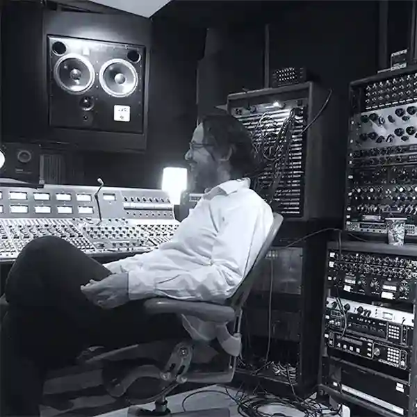 Photo de David Norland dans son studio